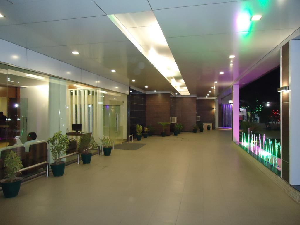 Hotel Sun Plaza Ankleshwar Kültér fotó
