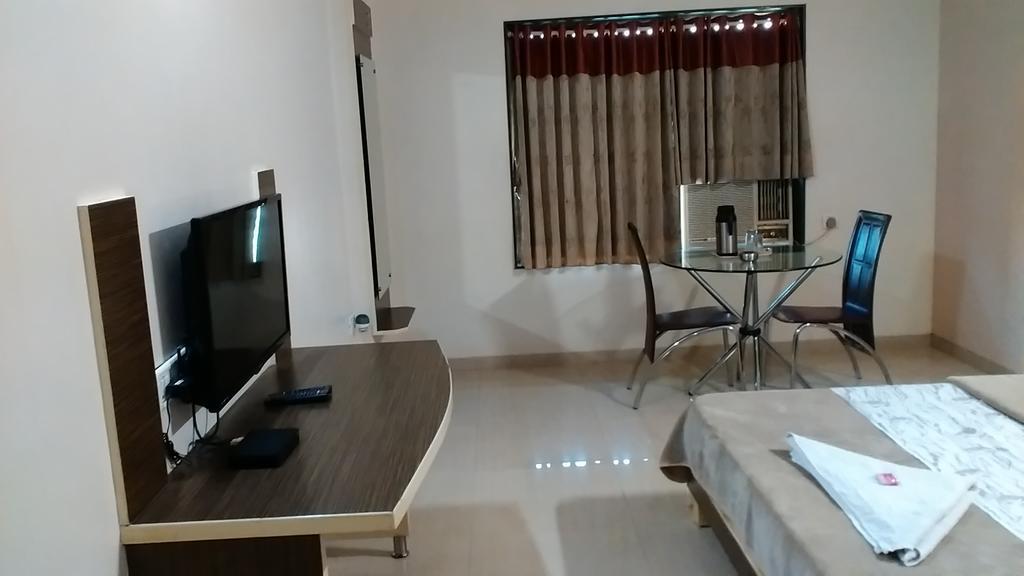 Hotel Sun Plaza Ankleshwar Kültér fotó
