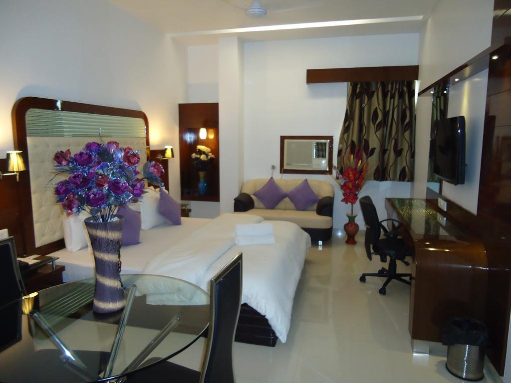 Hotel Sun Plaza Ankleshwar Kültér fotó