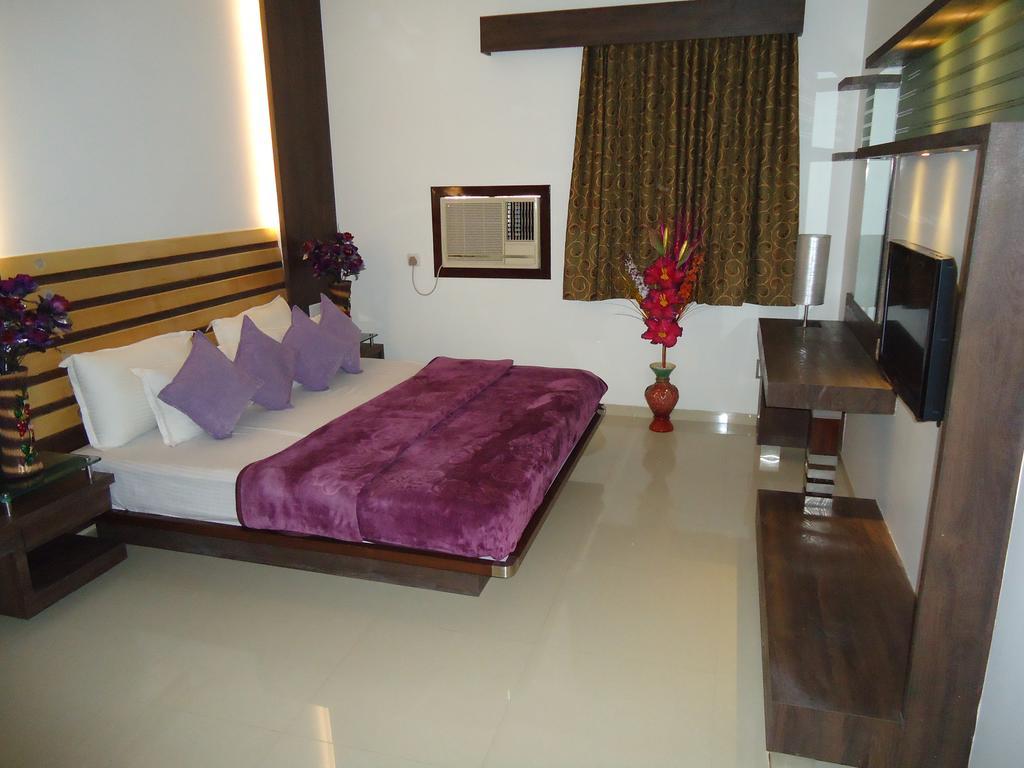 Hotel Sun Plaza Ankleshwar Kültér fotó