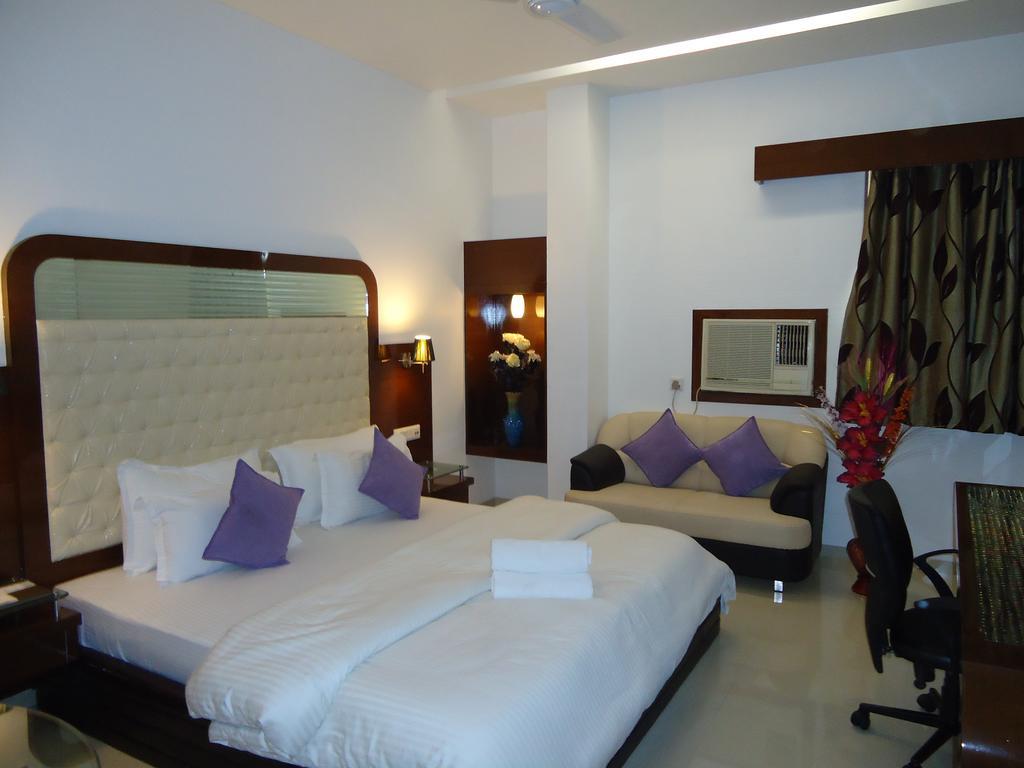 Hotel Sun Plaza Ankleshwar Kültér fotó
