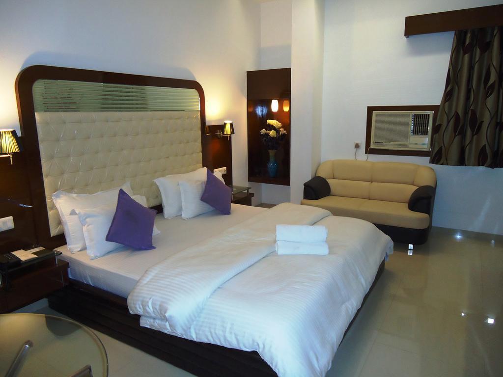 Hotel Sun Plaza Ankleshwar Kültér fotó