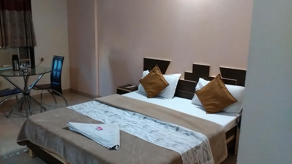 Hotel Sun Plaza Ankleshwar Kültér fotó