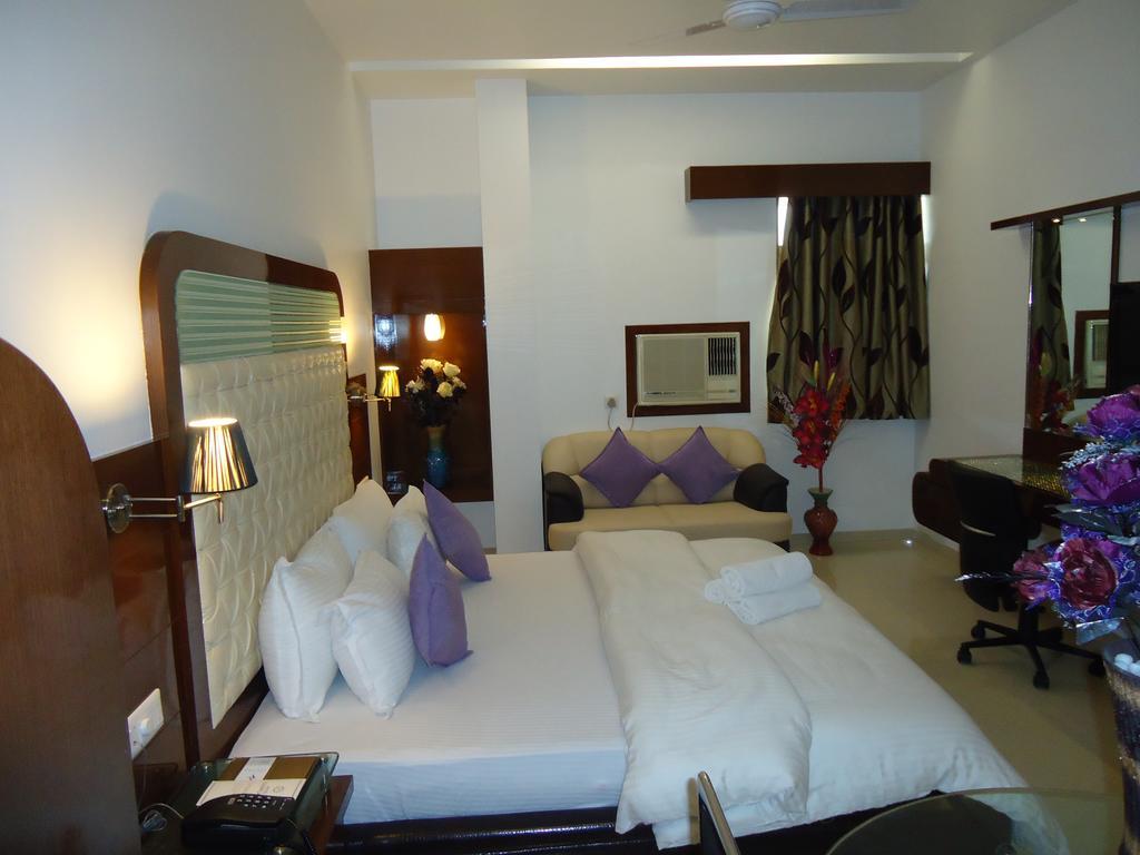 Hotel Sun Plaza Ankleshwar Kültér fotó